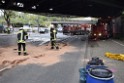 LKW blieb unter Bruecke haengen Koeln Ehrenfeld Innere Kanalstr Hornstr P375